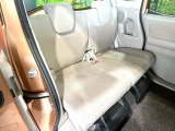 後部座席も気になるようなキズ・汚れやへたり等、大きなダメージはなく、良好な状態です。