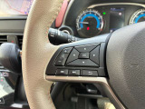 ハンドル左側のスイッチでオーディオの操作が可能なので、運転中でも楽に調整できます(^^♪