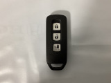 スマートキー付きですからドアロックの開閉およびエンジンスタートが楽々です。電動スライドドアの開け閉めもボタンで操作できます。