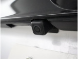 バックカメラが付いているので後方確認が非常にしやすいです。今や運転初心者も熟練者も必須装備!ついていて損はないですね♪