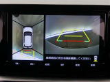 【全周囲モニター】車を上空から見下ろしたような映像をカーナビ画面に映し出し、車庫入れや縦列駐車をサポートしてくれます。