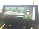 【パノラミックビューモニター】専用のカメラにより、上から見下ろしたような視点で360度クルマの周囲を確認することができます☆死角部分も確認しやすく、狭い場所での切り返しや駐車もスムーズに行えます。