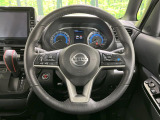 【純正革巻きステアリング】上質な革を使用することで、手にしっかり馴染みとても運転しやすいハンドルです♪