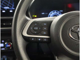 左側のステアリングスイッチはメーター内の表示の操作とオーディオの音量の操作なが可能です。