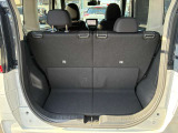 後部座席を倒すと、広々空間♪荷物もたくさん収納可能です!