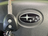 【キーレス】少し離れた場所からでもボタン一つでドアの開錠・施錠ができるのでとっても便利!ドアの鍵穴周りに傷をつけることもありません♪