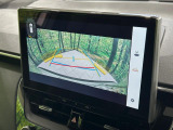 【バックカメラ】駐車時に後方がリアルタイム映像で確認できます。大型商業施設や立体駐車場での駐車時や、夜間のバック時に大活躍!運転スキルに関わらず、今や必須となった装備のひとつです!