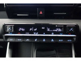 ★運転席と助手席でそれぞれお好みに合わせて温度設定が行えるフルオートエアコンです。外気温や室温、日射量を感知し、吹き出し温度、風量を緻密に制御します
