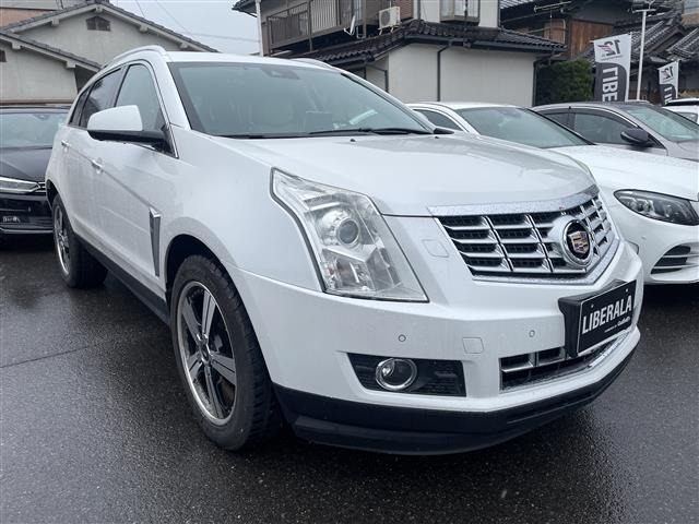 SRXクロスオーバー ラグジュアリー 4WD 本革シート 修復歴無し