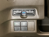 ハンドルの左側にはETCとHondaセンシング用のVSA解除スイッチなどがついています。高速道路の料金所の通過も楽々です。 カードの取り出しもしやすい場所についています。
