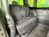 後部座席も気になるようなキズ・汚れやへたり等、大きなダメージはなく、良好な状態です。