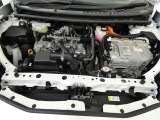 【エンジンルーム】・・・内外装だけでなくこちらもクリーニング済み。 納車までにもう1度しっかり点検いたしますので、安心してお乗りいただけると思います。