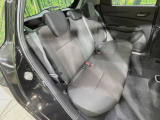 後部座席も気になるようなキズ・汚れやへたり等、大きなダメージはなく、良好な状態です。