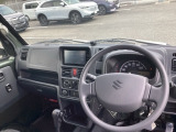広びろとした視界が運転にゆとりを広げます。
