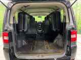後席を格納すると、これだけの広さが!シーンに合わせたシートアレンジで、大きな荷物も積むことが出来ます♪