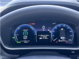 とっても見やすいメーターです。夜間時はラグジュアリーな気分にさせてくれる照明が魅力ですので、夜のドライブも楽しみになりますよ♪