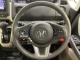 ハンドルにHondaセンシング系のクルーズコントロールやレーンキープアシストなどのスイッチと、オーディオの操作スイッチが装備されています。ハンドルから手を離さず安全に操作できます。