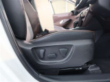 パワーシート搭載。微妙な調整が手軽にでき、ピッタリなポジションで運転することが可能です。