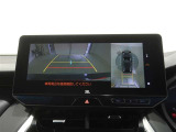 パノラミックビューモニター付きです。車両を上から見たような映像をディスプレイオーディオ画面に表示。運転席からの目視だけでは見にくい、車両周辺の状況をリアルタイムでしっかり確認できます。