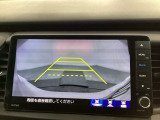 バックでの車庫入れも安心です! リアカメラが付いているバックモニター付のナビを装備しております。操作線もついており距離感も画面から確認できます。