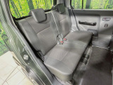 後部座席も気になるようなキズ・汚れやへたり等、大きなダメージはなく、良好な状態です。