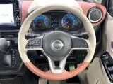 【純正革巻きステアリング】上質な革を使用することで、手にしっかり馴染みとても運転しやすいハンドルです♪