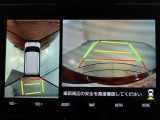 パノラミックビューモニター付きです。車両を上から見たような映像をモニター画面に表示。運転席からの目視では見にくい、車両周辺の状況をリアルタイムでしっかり確認できます。