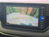 【バックカメラ】駐車時に後方がリアルタイム映像で確認できます。大型商業施設や立体駐車場での駐車時や、夜間のバック時に大活躍!運転スキルに関わらず、今や必須となった装備のひとつです!
