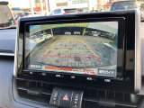 バックガイドモニターで、後方を確認しながら安心して駐車することができます。運転初心者も熟練者も必須の機能ですよ!