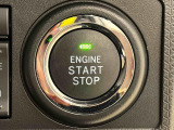 電子カードキーを携帯していれば、ボタンを押すだけでエンジンの始動がスマートに行えます。
