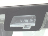 【スズキ セーフティサポート】走行中に前方の車両等を認識し、衝突しそうな時は警報とブレーキで衝突回避と被害軽減をアシスト。より安全にドライブをお楽しみいただけます。