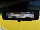 デジタルインナーミラー!バックドアに装着されたカメラにより、荷物をたくさん積んでいても後方が良く見えます!