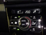 オートエアコン付きなので一度、気温を設定すれば自動的に過ごし易い温度に調整してくれますよ。 車内をいつでも快適空間にしてくれます。