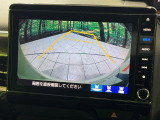 【バックカメラ】駐車時に後方がリアルタイム映像で確認できます。大型商業施設や立体駐車場での駐車時や、夜間のバック時に大活躍!運転スキルに関わらず、今や必須となった装備のひとつです!