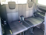 3列目シートはもちろん状態良好☆大人でもゆったりと座って頂けますので、大人数でのお出かけもラクラクです♪ご家族で、気の知れた仲間で、ドライブに行くのが楽しみですね♪