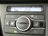 オートエアコン装備です。オートで空調を行ってくれるので車内は、とっても快適!だからドライブもさらに楽しい!