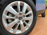 【純正16インチアルミホイール】外観にマッチした純正アルミホイールを装着しております。各種社外アルミホイールや、スタッドレスタイヤも取扱いしております。是非ご相談ください♪