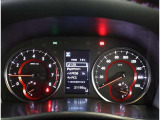 とっても見やすいメーターです。夜間時はラグジュアリーな気分にさせてくれる照明が魅力ですので、夜のドライブも楽しみになりますよ♪