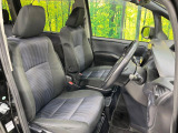 運転席シート廻りは使用感も少なく、良好な状態となっています。前オーナー様が丁寧に使っていたことがよくわかりますね。