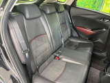 後部座席も気になるようなキズ・汚れやへたり等、大きなダメージはなく、良好な状態です。