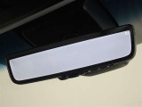 デジタルインナーミラーを装備してます。後部座席の人や大きな荷物で後方の視界を遮られることがありません。