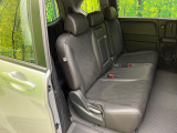 後部座席も気になるようなキズ・汚れやへたり等、大きなダメージはなく、良好な状態です。