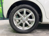 【純正アルミホイール】外観にマッチしたアルミホイールを装着しております。各種アルミホイールや、スタッドレスタイヤも取扱いしております。是非ご相談ください♪