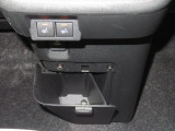 運転席・助手席シートヒーター付です。寒い日のお出かけも楽しくなります。アクセサリーソケットもあります。