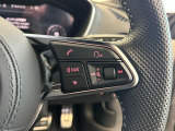 ハンドルスイッチの右側は音楽ボリュームやハンズフリー電話などの操作スイッチです。