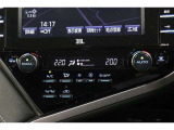 運転席と助手席、それぞれ温度調節ができ、オールシーズン快適なオートエアコンとなっております!