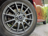 【14インチアルミホイール】外観にマッチしたアルミホイールを装着しております。各種アルミホイールや、スタッドレスタイヤも取扱いしております。是非ご相談ください♪