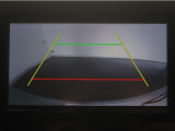 バックガイドモニターで、後方を確認しながら安心して駐車することが出来ます。運転初心者も熟練者も必須の機能ですよ!