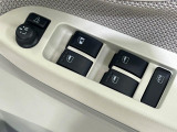 【電動格納ミラー】サイドミラーは電動格納式となっており、狭い駐車場でもキズがつくリスクを抑えられます。