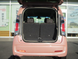 ラゲッジスペースも十分な広さを確保しております!荷物をたっぷり積めて便利です!